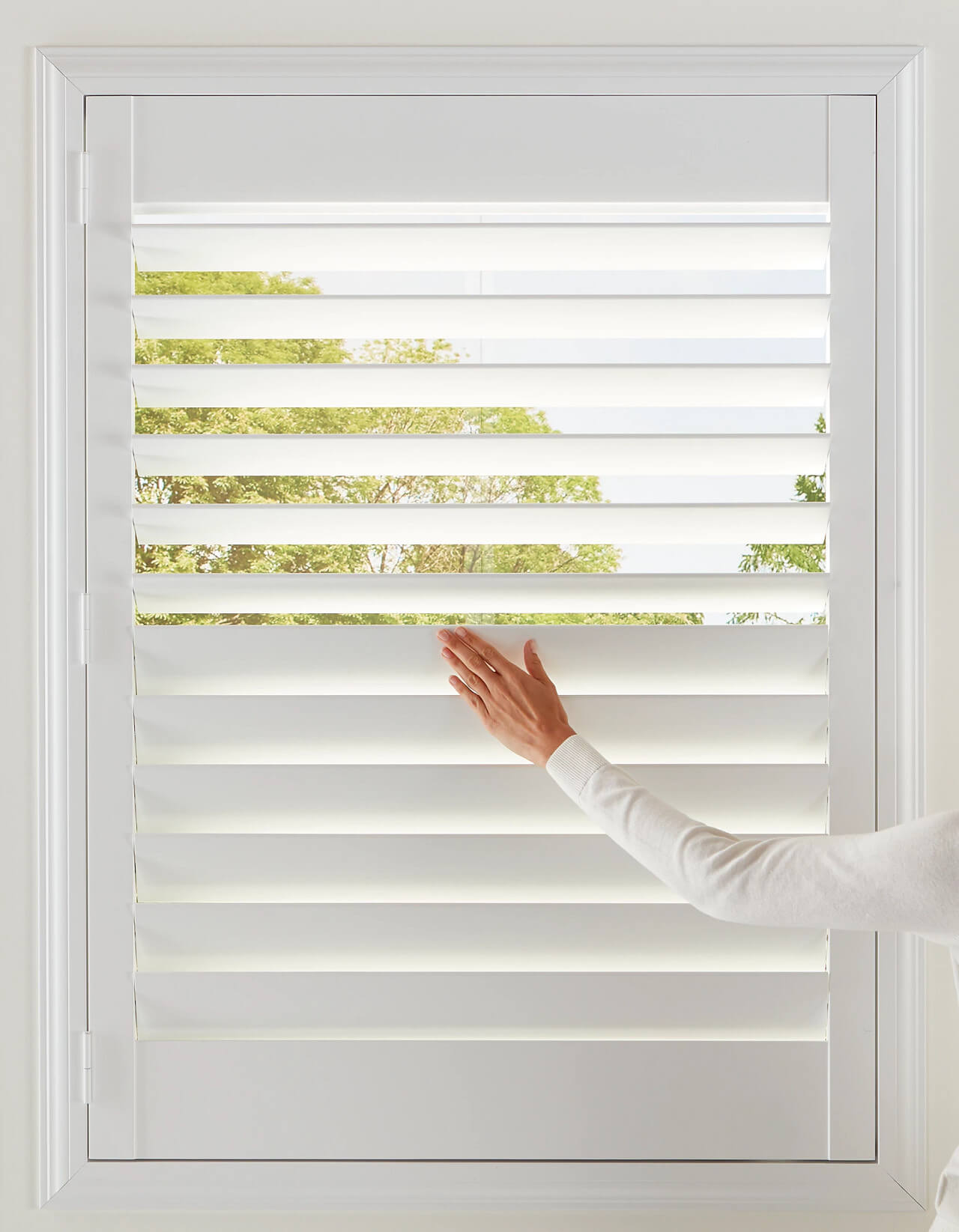 soft close feature Hunter Douglas shutters