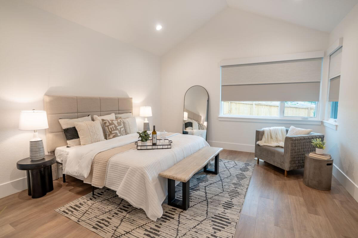 Primary Bedroom Insolroll Slim Dual Fascia